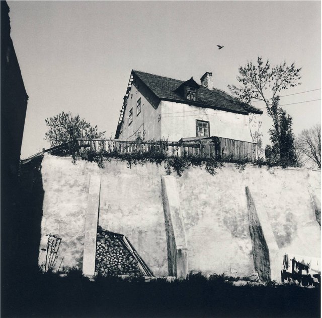 Стена с контрфорсами на ул. Паупё. 1968 г.