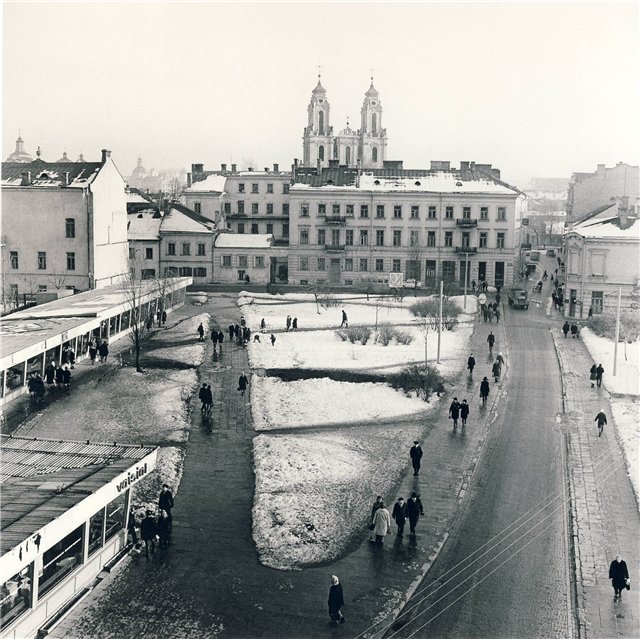 Перекресток улиц Л.Гирос (Вильняус) и Лейиклос и костел Св. Екатерины. 1968 г.