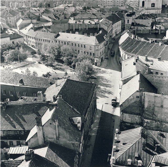 Крыши старого города с колокольни костела Св. Иоаннов. 1964 г.