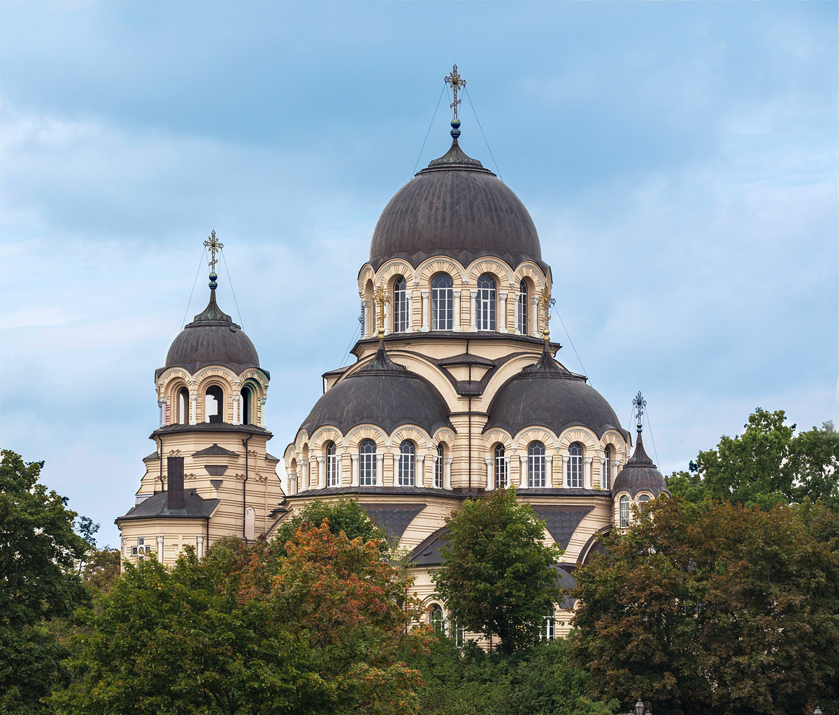 Orthodox Church of Revelation of the Holy Mother of God Domes in Vilnius.jpg
