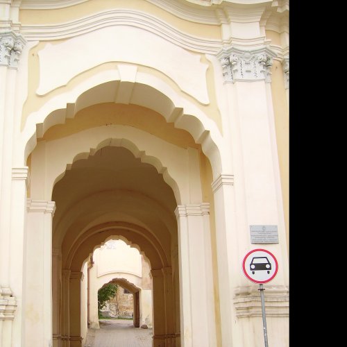 Ворота, ведущие в храм