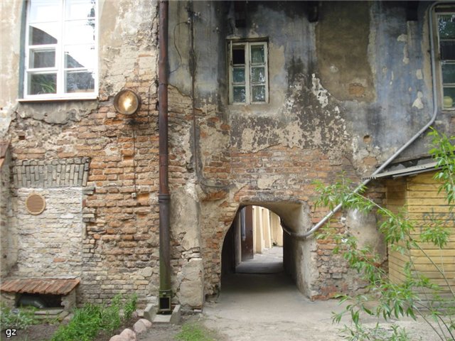 Этот дворик сегодня. Май 2008