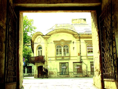 Эта подворотня сегодня.