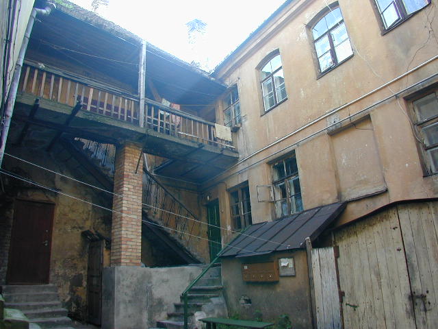 Этот дворик сегодня