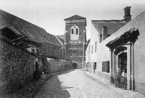 Старая башня монастыря францисканцев. Фотография Ю.Чеховича, около 1870 г.